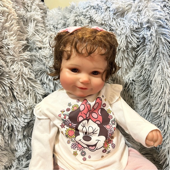 Lifelike Baby Girl Doll Cloth Body Full Silicone Limbs & Accessories (NWT) - Picture 3 of 13